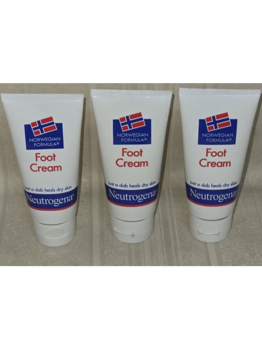 Neutrogena Foot Cream Norwegian Formula Just a dab heads dry skin 2 Oz Lot of 3